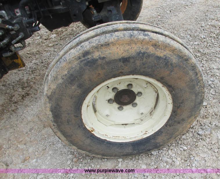 image for item F4465 2002 John Deere 5220 tractor