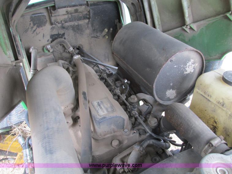 image for item F4465 2002 John Deere 5220 tractor