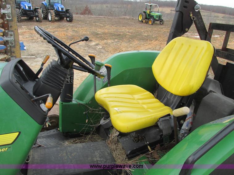 image for item F4465 2002 John Deere 5220 tractor