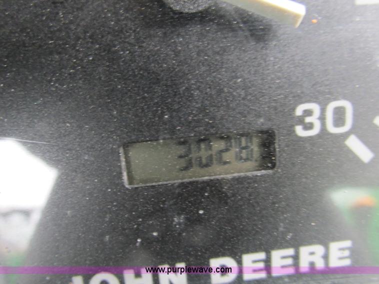 image for item F4465 2002 John Deere 5220 tractor