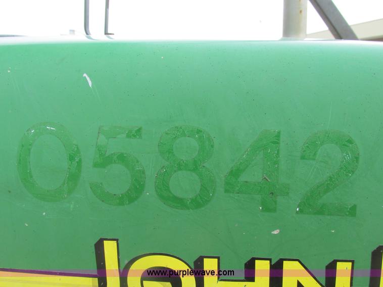 image for item F4465 2002 John Deere 5220 tractor
