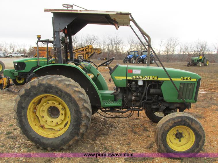 image for item F4466 2000 John Deere 5410 tractor