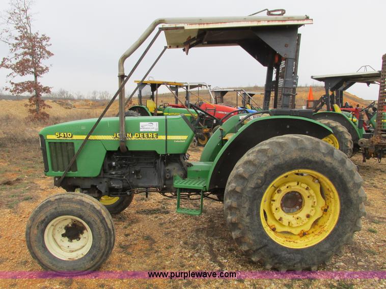 image for item F4466 2000 John Deere 5410 tractor