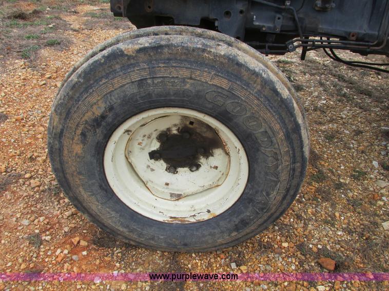 image for item F4466 2000 John Deere 5410 tractor