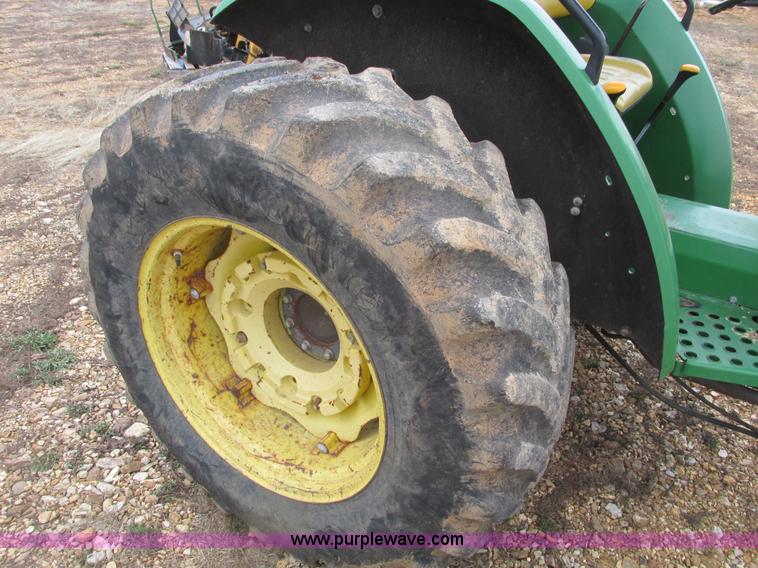 image for item F4466 2000 John Deere 5410 tractor