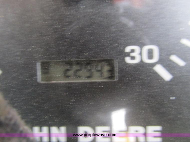 image for item F4466 2000 John Deere 5410 tractor