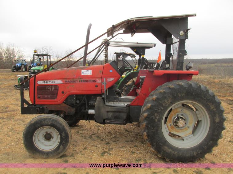 image for item F4470 1998 Massey-Ferguson 4253 tractor