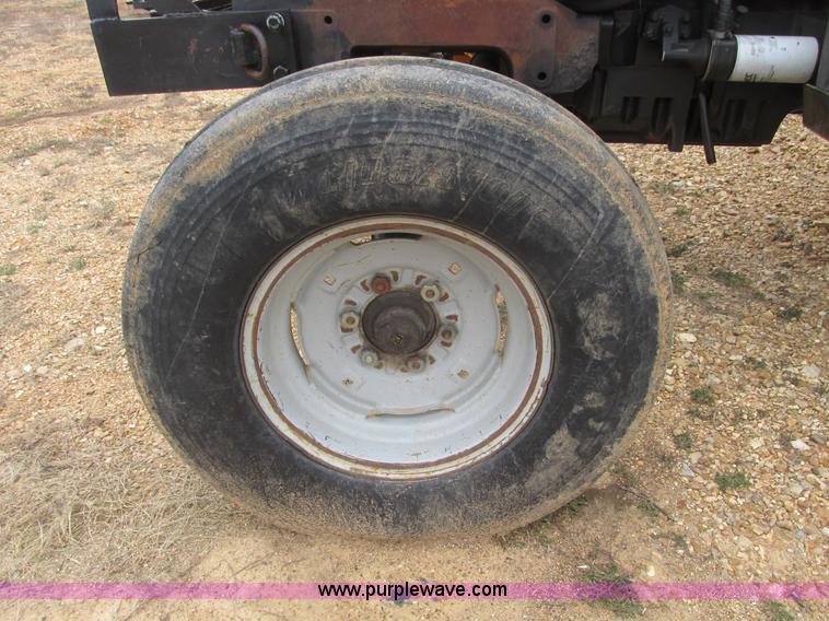 image for item F4470 1998 Massey-Ferguson 4253 tractor