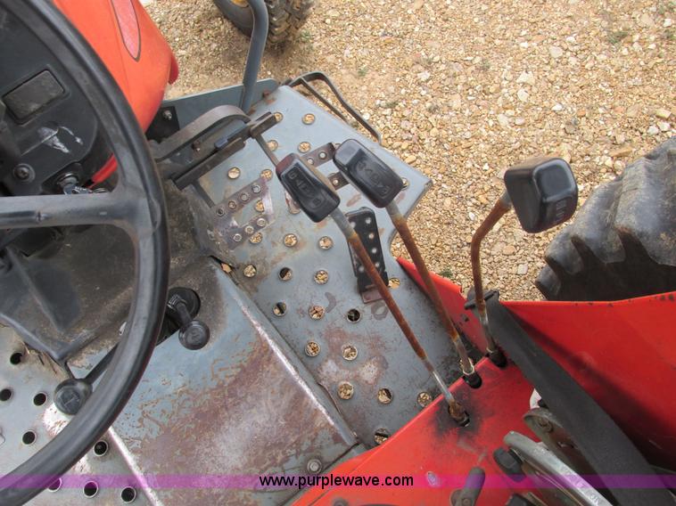 image for item F4470 1998 Massey-Ferguson 4253 tractor