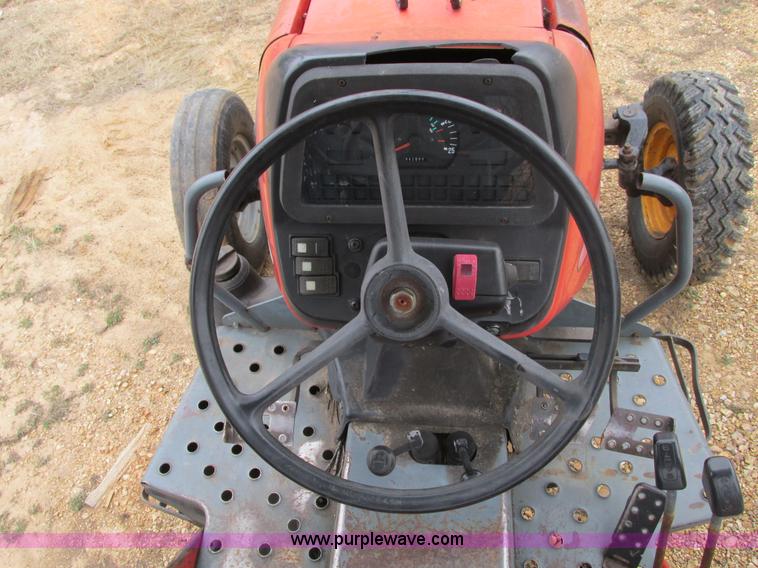 image for item F4470 1998 Massey-Ferguson 4253 tractor