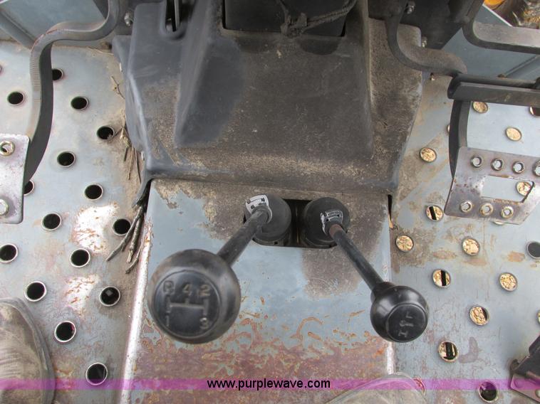 image for item F4470 1998 Massey-Ferguson 4253 tractor