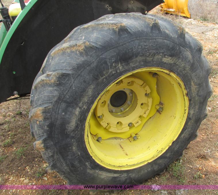 image for item F4471 2000 John Deere 5410 tractor