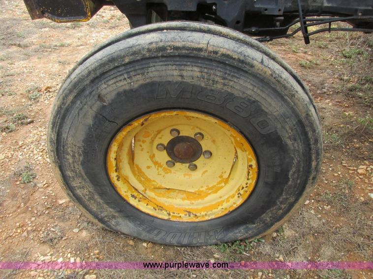 image for item F4471 2000 John Deere 5410 tractor