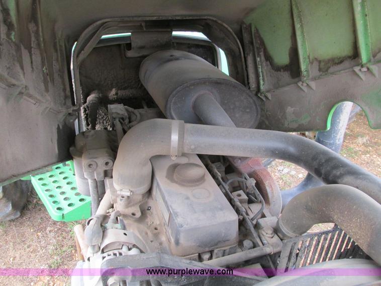 image for item F4471 2000 John Deere 5410 tractor