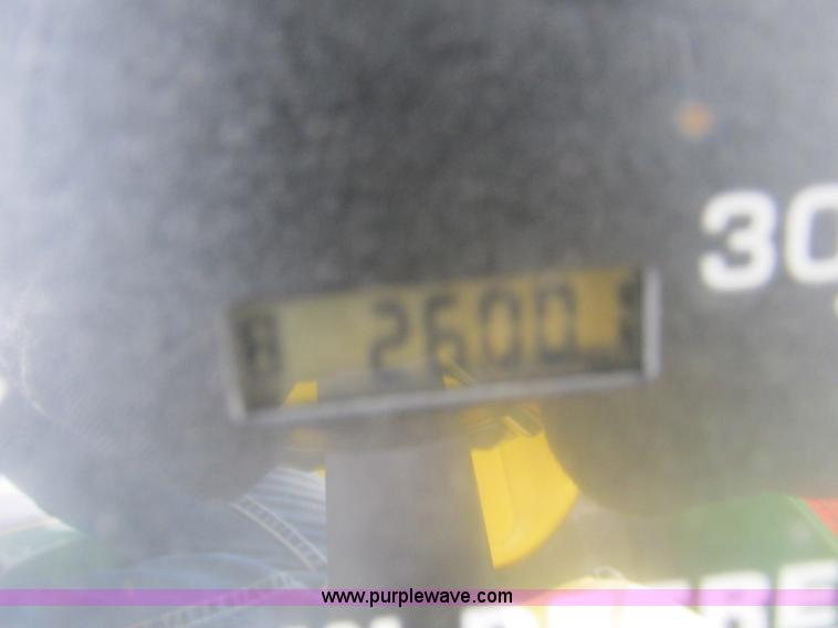 image for item F4471 2000 John Deere 5410 tractor