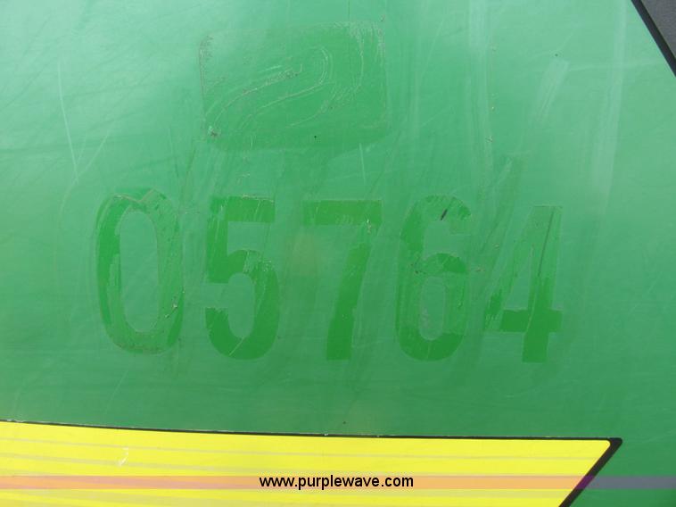 image for item F4471 2000 John Deere 5410 tractor