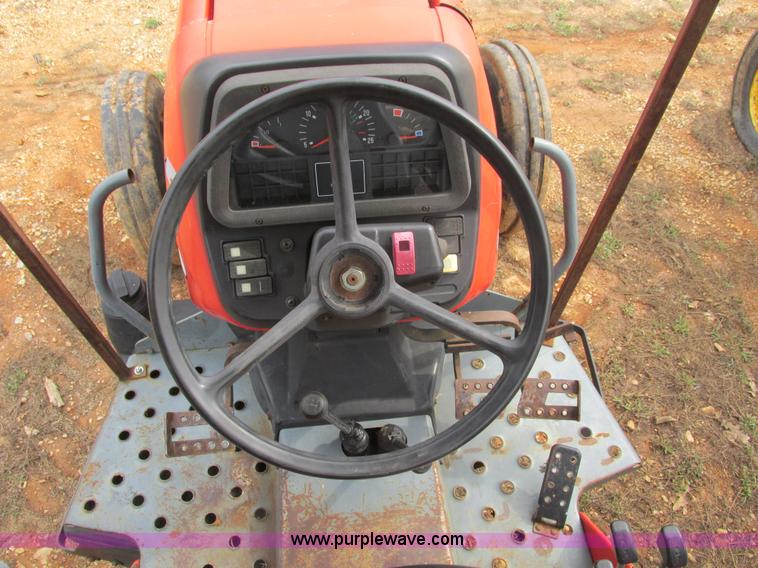 image for item F4472 2000 Massey-Ferguson 4263 tractor