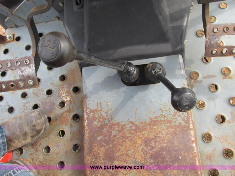 image for item F4472 2000 Massey-Ferguson 4263 tractor