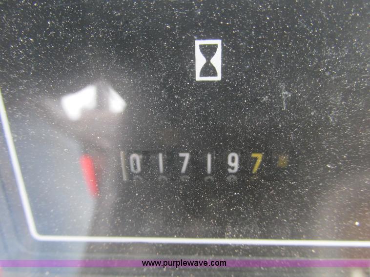 image for item F4472 2000 Massey-Ferguson 4263 tractor