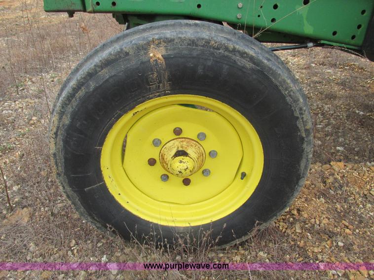 image for item F4473 2001 John Deere 6410 tractor