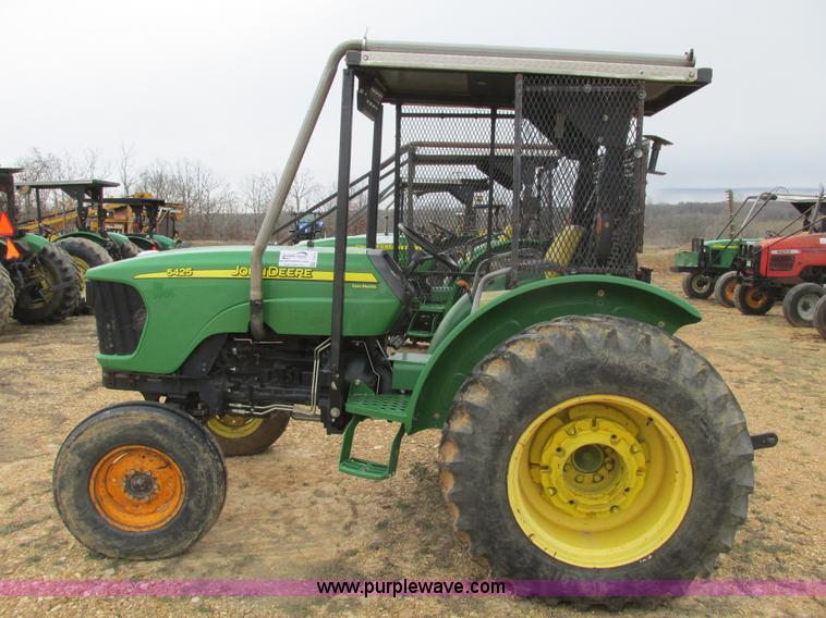 image for item F4474 2005 John Deere 5425 tractor