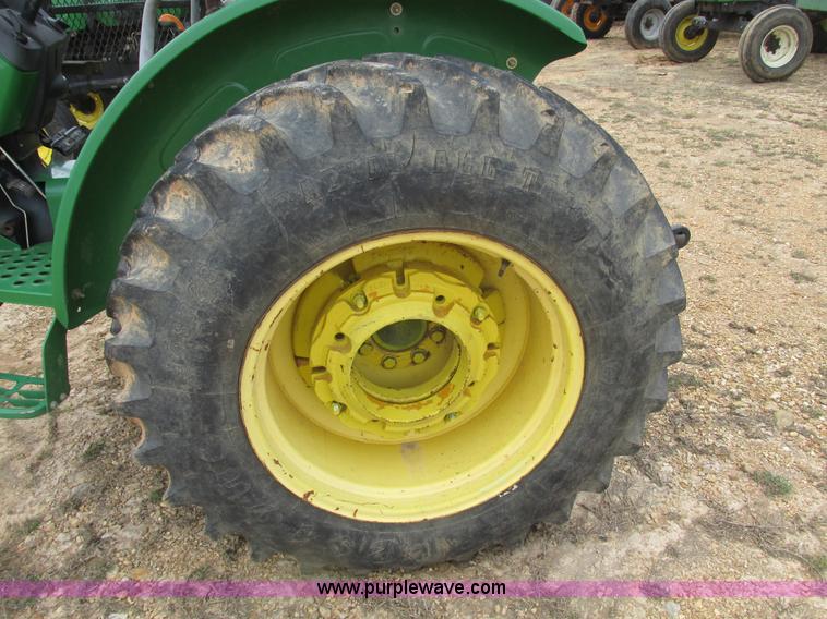 image for item F4474 2005 John Deere 5425 tractor