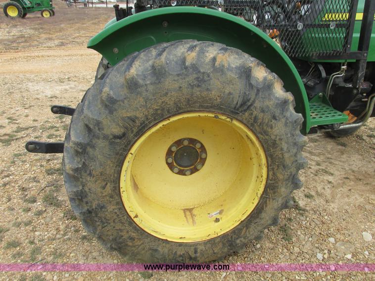 image for item F4474 2005 John Deere 5425 tractor