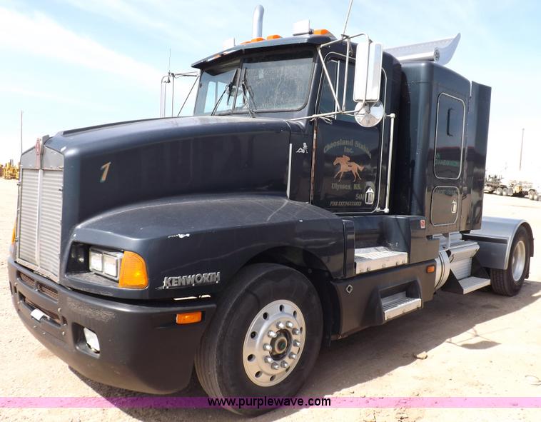image for item F6450 1989 Kenworth T600A semi truck
