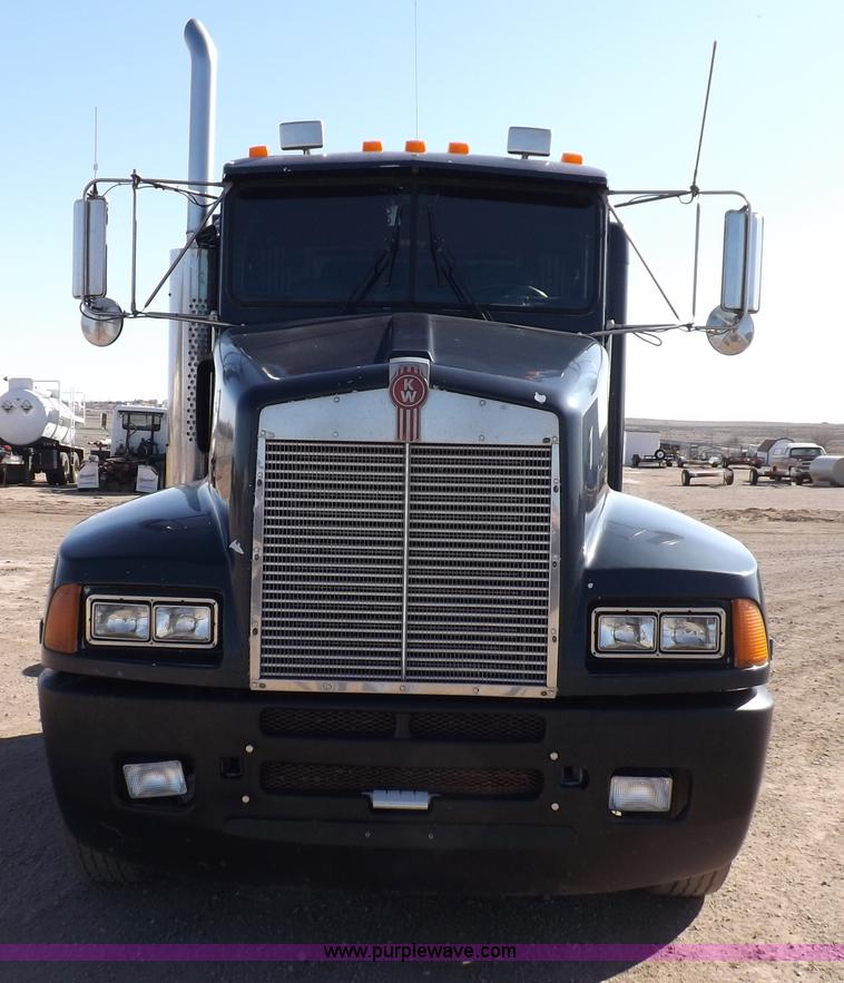 image for item F6450 1989 Kenworth T600A semi truck