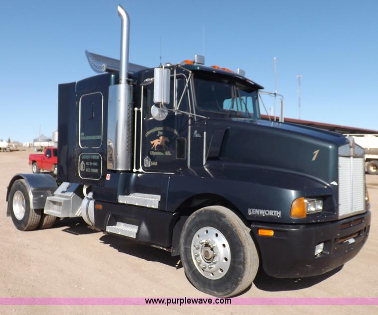 image for item F6450 1989 Kenworth T600A semi truck