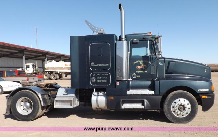 image for item F6450 1989 Kenworth T600A semi truck