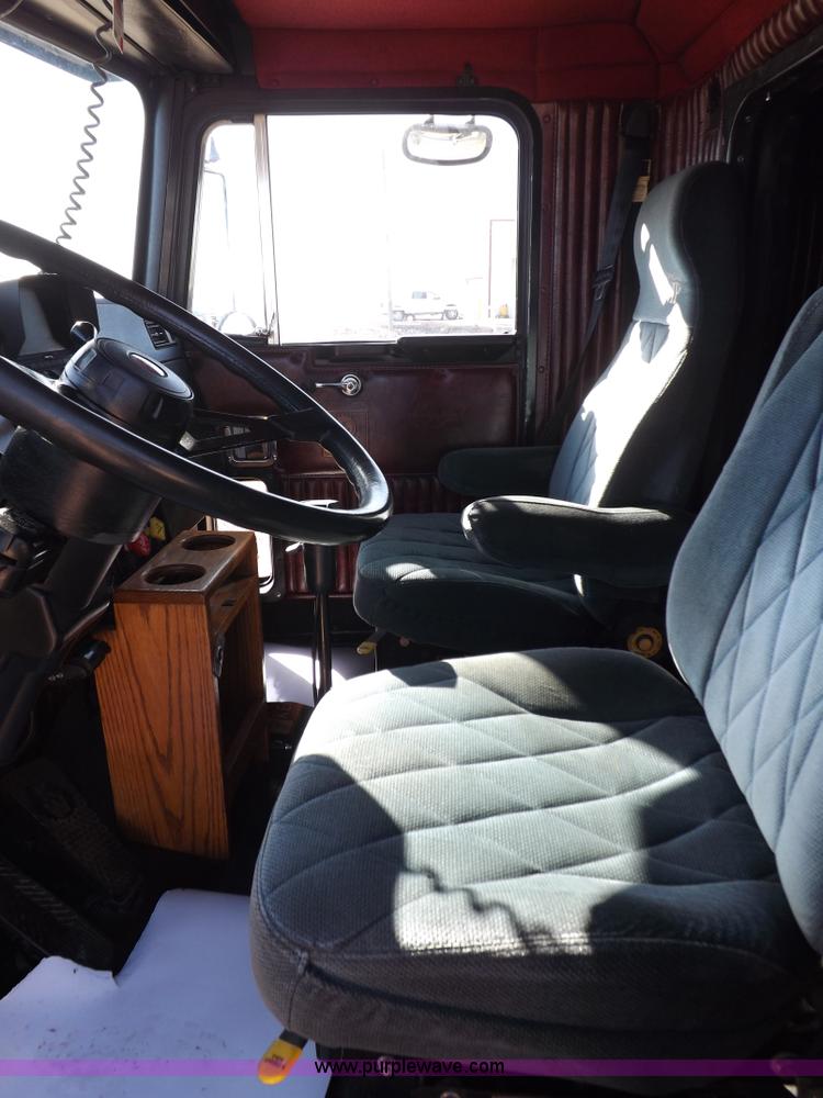 image for item F6450 1989 Kenworth T600A semi truck