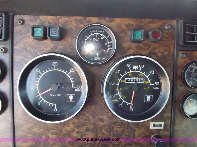 image for item F6450 1989 Kenworth T600A semi truck