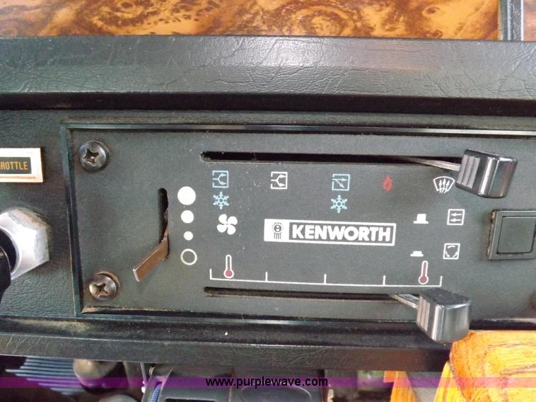 image for item F6450 1989 Kenworth T600A semi truck