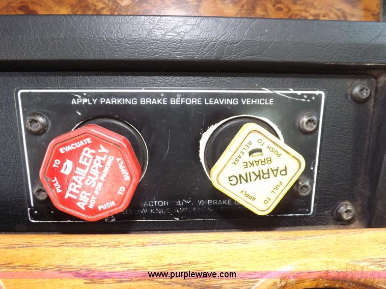 image for item F6450 1989 Kenworth T600A semi truck