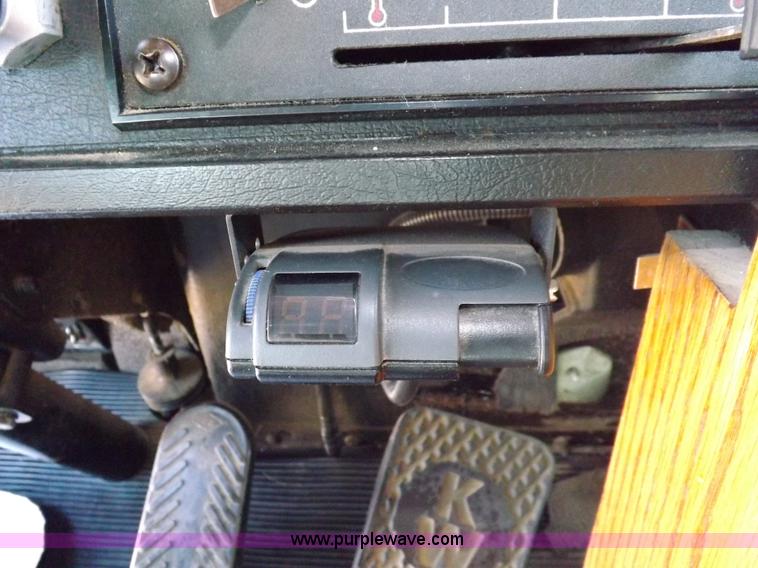 image for item F6450 1989 Kenworth T600A semi truck