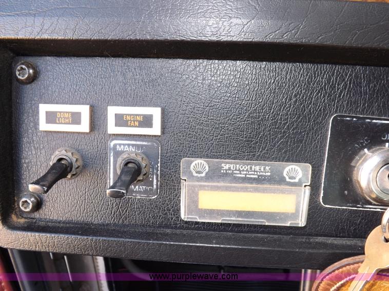 image for item F6450 1989 Kenworth T600A semi truck