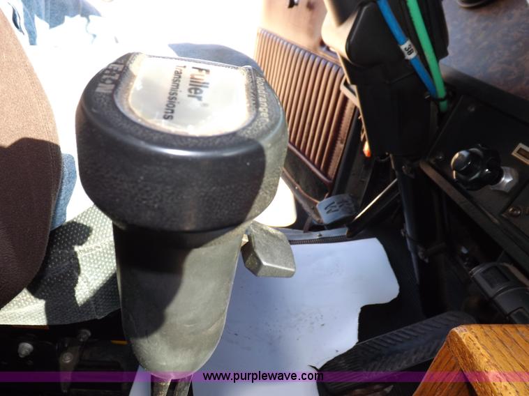 image for item F6450 1989 Kenworth T600A semi truck