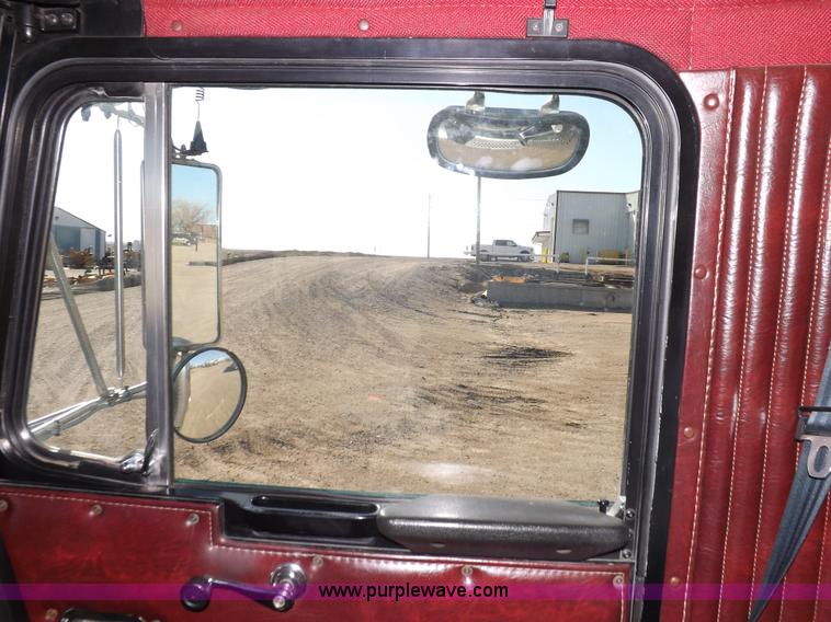 image for item F6450 1989 Kenworth T600A semi truck