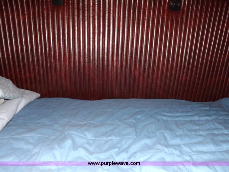 image for item F6450 1989 Kenworth T600A semi truck