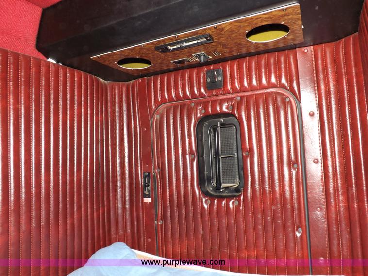 image for item F6450 1989 Kenworth T600A semi truck