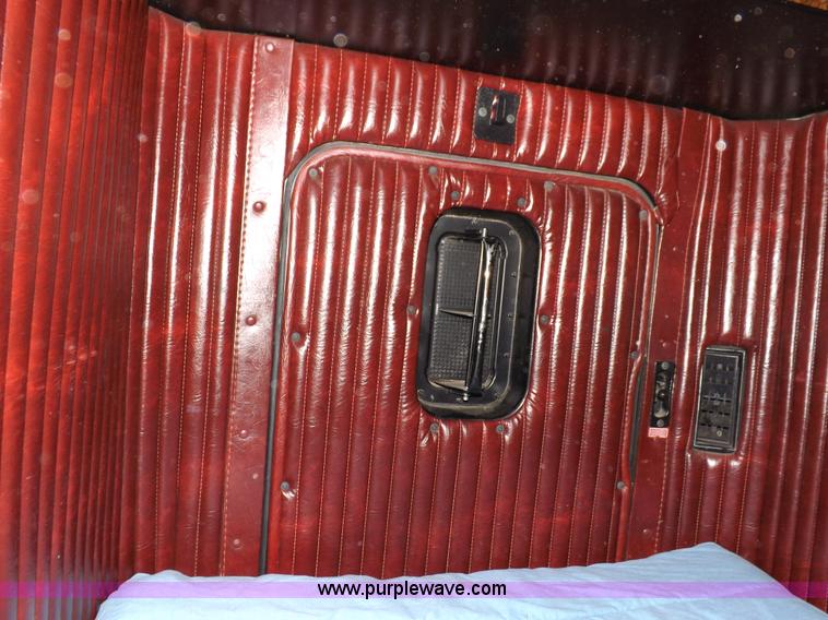 image for item F6450 1989 Kenworth T600A semi truck