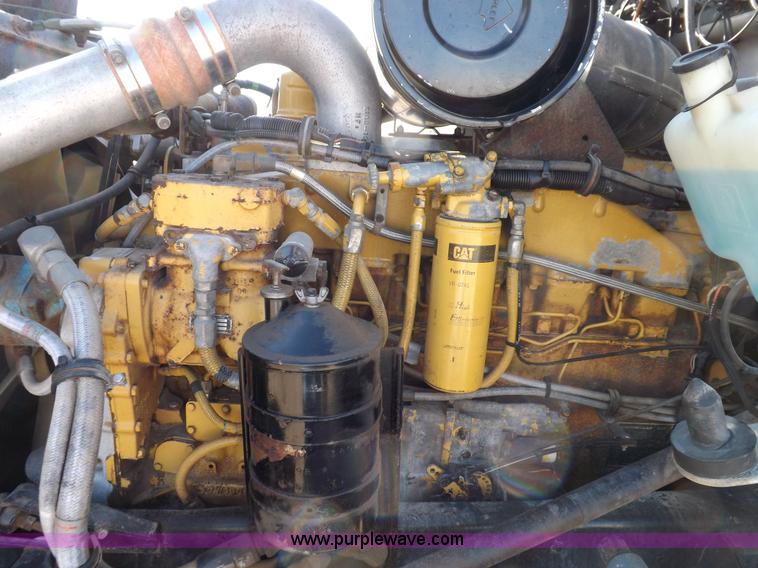 image for item F6450 1989 Kenworth T600A semi truck