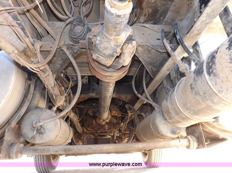 image for item F6450 1989 Kenworth T600A semi truck