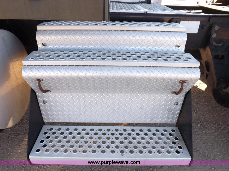 image for item F6450 1989 Kenworth T600A semi truck