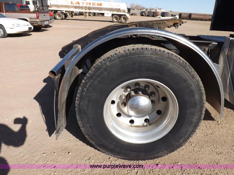 image for item F6450 1989 Kenworth T600A semi truck