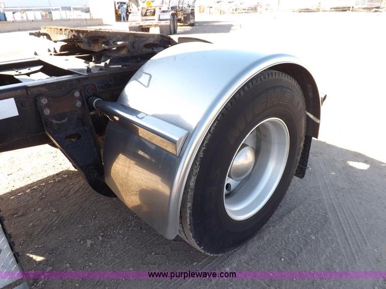 image for item F6450 1989 Kenworth T600A semi truck