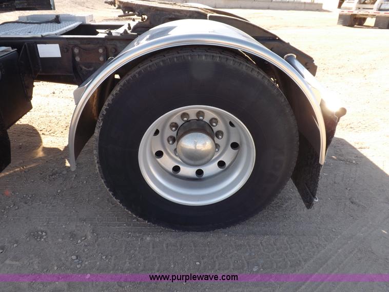 image for item F6450 1989 Kenworth T600A semi truck