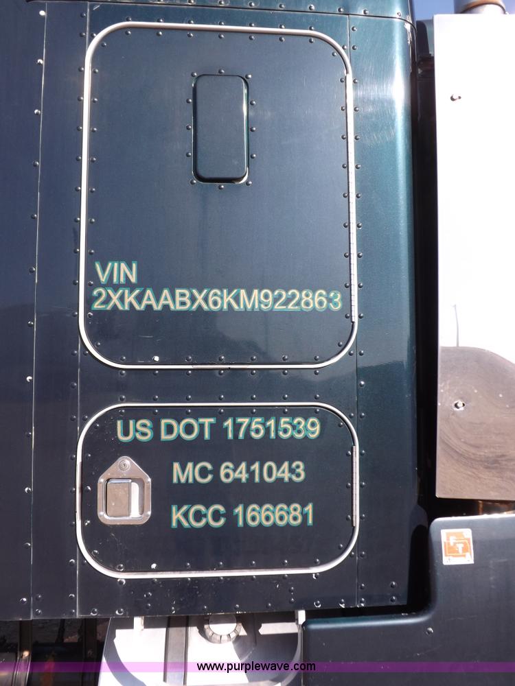 image for item F6450 1989 Kenworth T600A semi truck