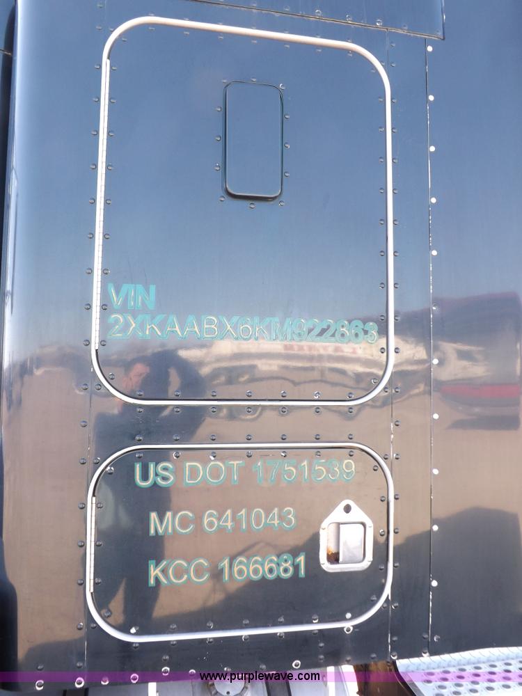 image for item F6450 1989 Kenworth T600A semi truck